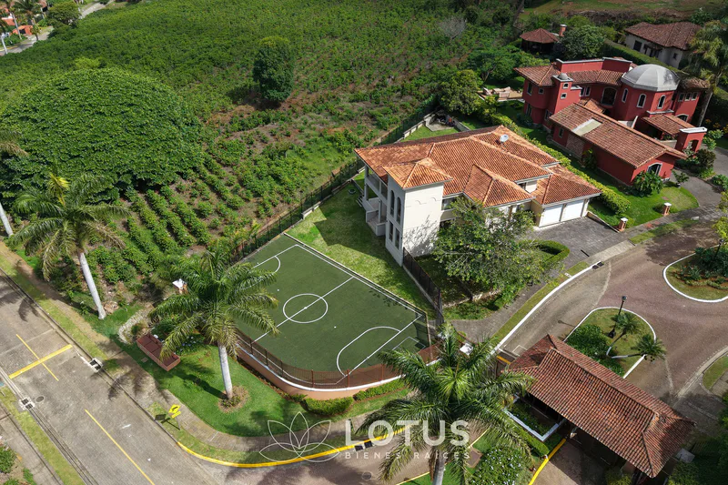 Casa en Venta en Colinas de Montealegre, Curridabat — 5 hab., Cód. AJ039
