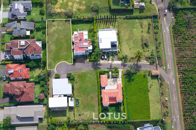 Terreno en Venta en Colinas de Montealegre, Curridabat — 1.043 m², Cód. AJ018