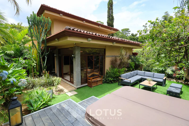 Casa en Venta en Condominio Hacienda Gregal, Curridabat — 3 hab., Cód. AJ016