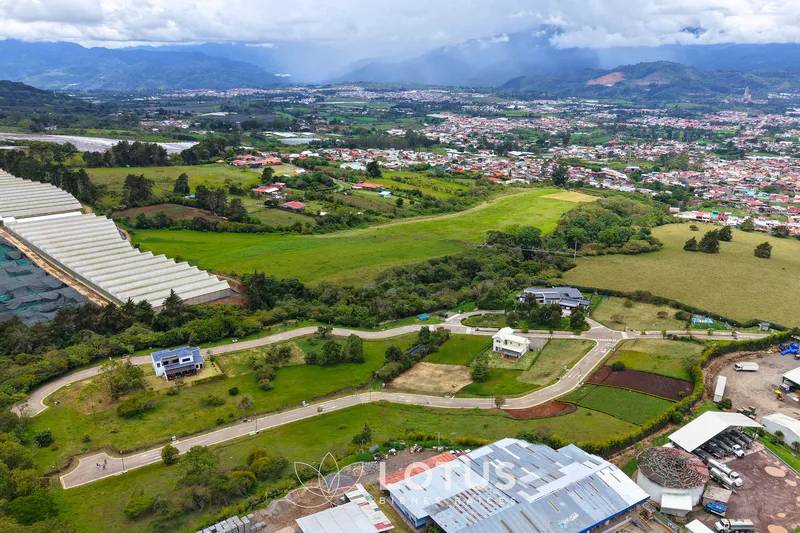 Lotes en Venta en Condominio El Refugio, Oreamuno — 750 m², Cód. AJ002