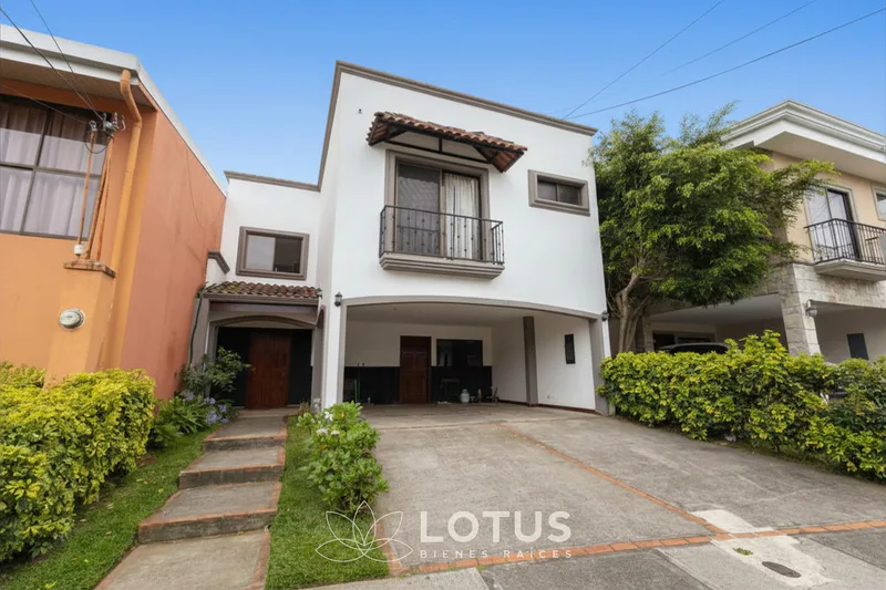 Casa en Venta en Condominio Lomas de Granadilla, Curridabat — 4 hab., Cód. AJ070