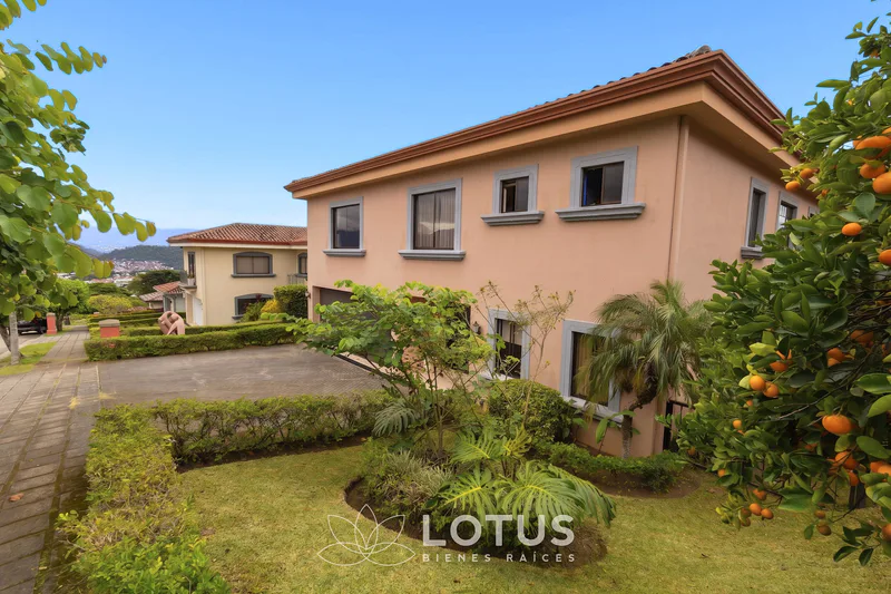 Casa en Venta en Colinas de Montealegre, Curridabat — 7 hab., Cód. AJ072