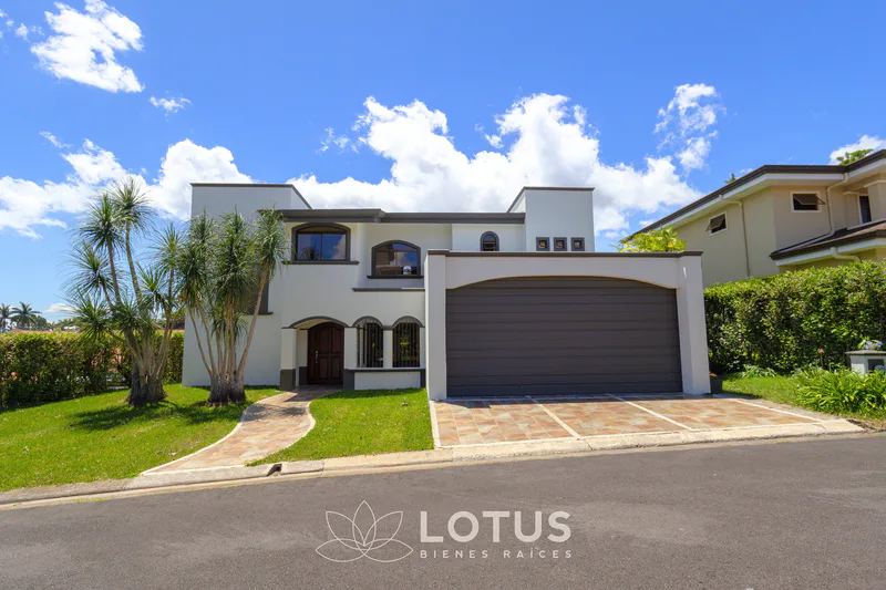 Casa en Venta en Condominio Santa Lucía, Tres Ríos — 3 hab., Cód. AJ063