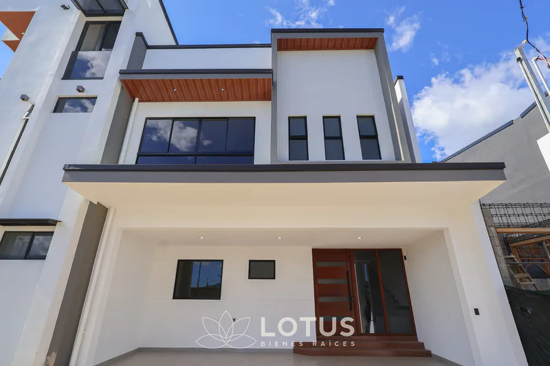 Casa en Venta en Condominio Distrito San Juan, Tres Ríos — 4 hab., para estrenar, Cód. AJ023
