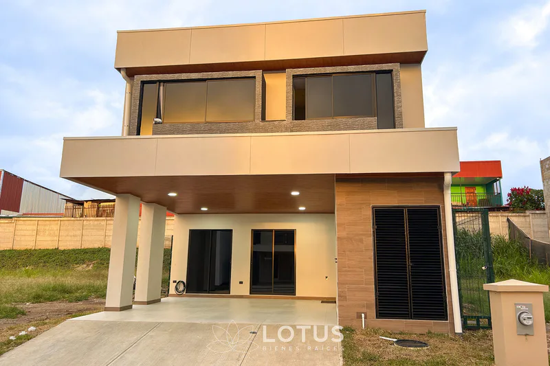 Casa en Venta en Condominio Avenida del Este, Curridabat — 5 hab.,  Cód. AJ076