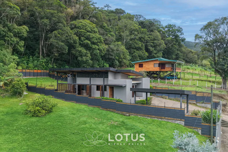 Casa en Venta en Santa María de Dota — Una Planta, Cód. AJ048