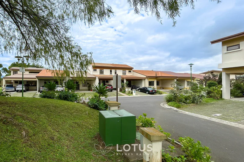 Casa en Venta en Condominio La Floresta, Tres Ríos — 3 hab. Cód. AJ082