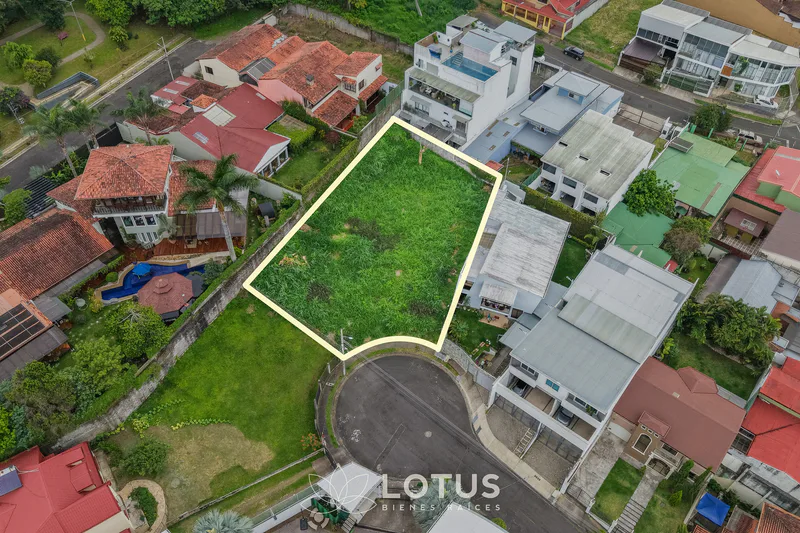 Terreno en Venta en Guayabos, Curridabat — 844 m², Cód. AJ012
