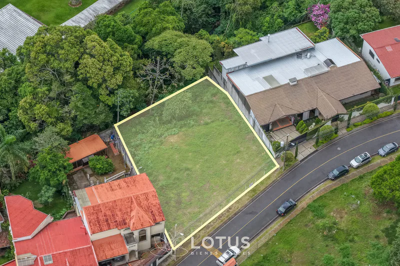 Terreno en Venta en Lomas de Ayarco, Curridabat — 1.211 m², Cód. AJ021