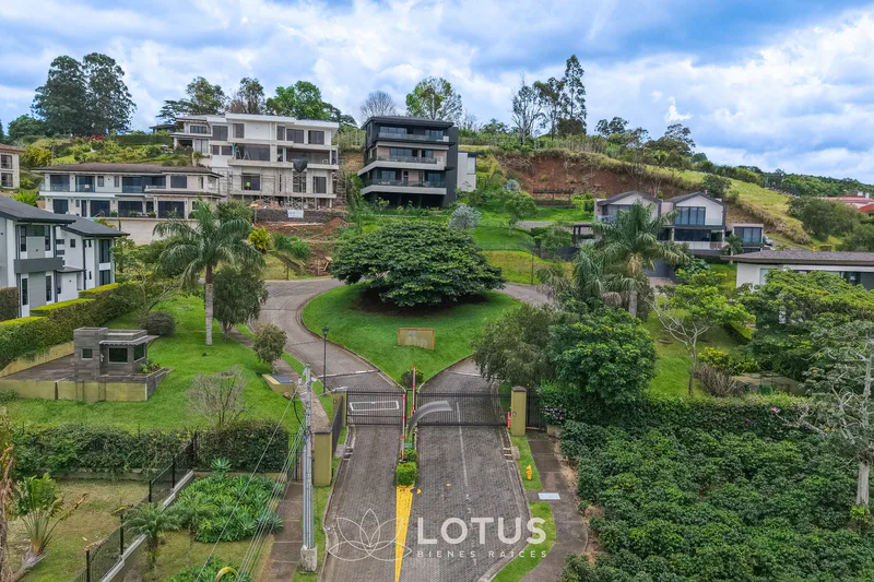 Terreno en Venta en Colinas de Montealegre, Curridabat — 1.204 m², Cód. AJ007