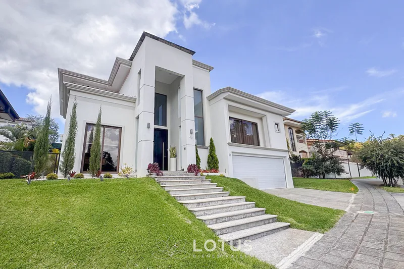 Casa en Venta en Colinas de Montealegre, Curridabat — 3 hab., como nueva, Cód. AJ090